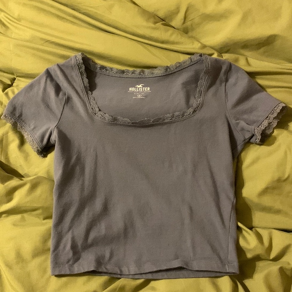 Hollister top